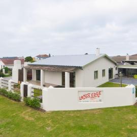 Land's Edge Eco Friendly Cottages and Apartments, hotel v destinaci Struisbaai
