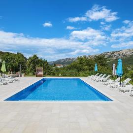 Apartments Juranić, hotel en Baška