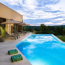 Residence Villa Manuela - Pool & Jacuzzi - Batlug, hotel u gradu 'Batlug'
