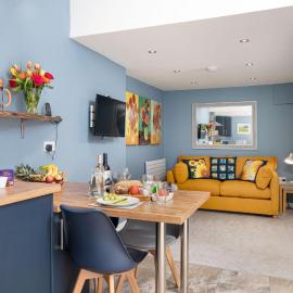 LLANSTEFFAN - Flora a Fabulous apartment for 2