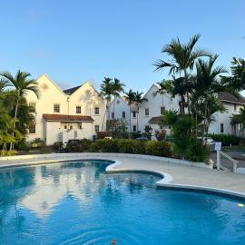 Beach Life Villa، فندق في بريدج تاون
