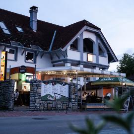 Pizza Sztori Apartman, hotel in Balatonmáriafürdő