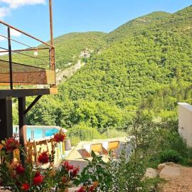 La Castellane, vue imprenable sur le Luberon, хотел в Сеньон