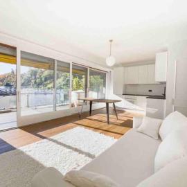 Bright and modern flat 2 minutes from the lake