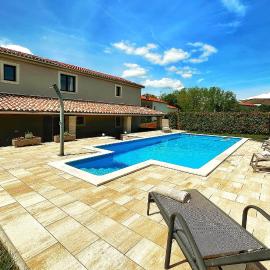 Three-Bedroom Holiday Home In Katun