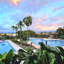 Apartamentos Privados de 3H y 2H a 5m del Aeropuerto, 20 minutos del Parque del Cafe y Centro de Armenia con 4 Piscinas, 3 Jacuzzi, Sauna By Molca, hotel en Armenia