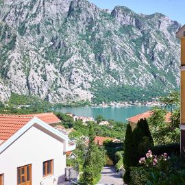 Cozy Apartments in Kotor Bay, hotel in Gornji Orahovac