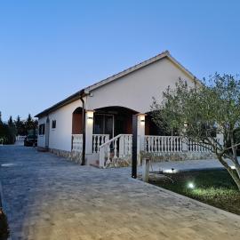 Kuća za odmor Pixie, hotel in Vrsi