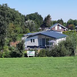 Nieuwe Beachbungalow aan IJsselmeer 39 24 four seasons: Lemmer şehrinde bir otel