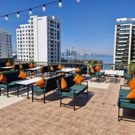 Nur Hotel & Terrace Cafe, hotelli kohteessa Baku