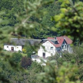 Ferienwohnung Schäfer، فندق في Waldbreitbach