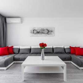 Viesnīca Rendez - big 70m2 Apartment, Fresh New, Parking Included, Air-Conditioned, balcony pilsētā Rača