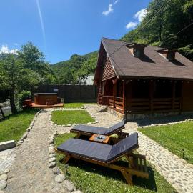 Woods Retreat, hotel in Rîu de Mori