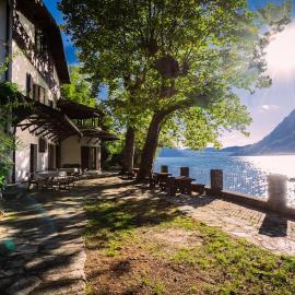 Secluded Cottage front Lake with BOAT, hotel di Valsolda