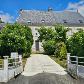 La Maison du Bourg Joly, хотел в Бургей