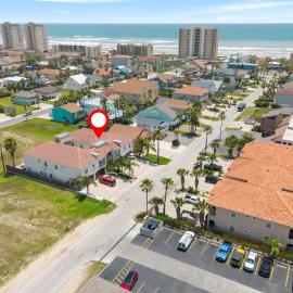 1st Floor 2 Bed 2 Bath Condo w Pool By Beach, hotel em South Padre Island