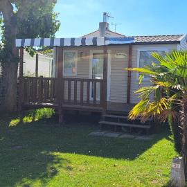 Mobile home à louer Les Sables d'Olonne - Vendée, hotel in La Pironnière