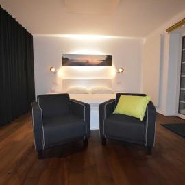 Schickes Apartment in Landhausvilla am Chiemsee, hotel di Rimsting