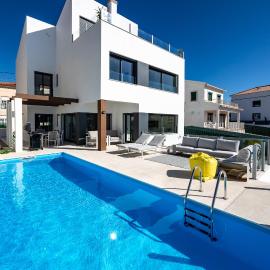 Silver Coast Beach Villa-Casa de Luxo com Piscina e Vista Mar, hotel in Lourinhã