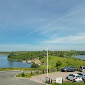 The Lake House, hotel en Limanu