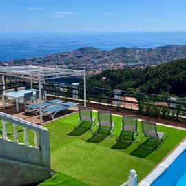 Studio Geek Villa - Open Space - 5m from 5 top attractions - Pool all year round, Dining Pergola, Barbecue - Funchal Matrix Holiday Home, hotel din Funchal