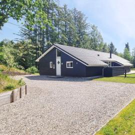 Hadsund에 위치한 호텔 8 person holiday home in Hadsund