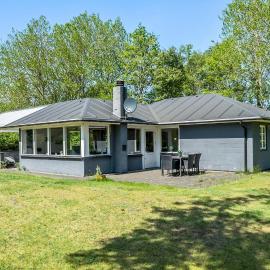 Stunning Home In Tarm With Kitchen, hotelli kohteessa Tarm