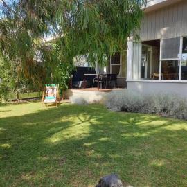 Number10 Mid Century Holiday House, hotel em Orford