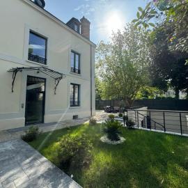 L'étoile de Seine 77 Appartement 4, hotel in Dammarie-lès-Lys