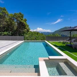 Viesnīca Villa River Hills with Heated pool with hydromassage, Gym pilsētā Gata