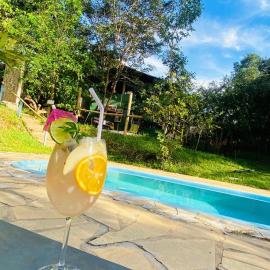 Chalé Rio Piscina Cozinha Área de Lazer Pertinho da CidadeMaravilha