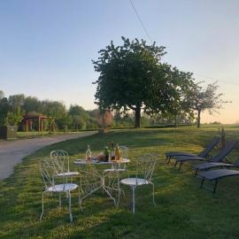 Au coeur de notre ferme céréalière, hotel in Romilly-sur-Aigre