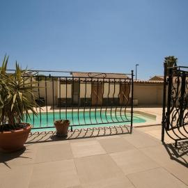 Maison 4 chambres avec piscine, hotel in Saint-Gilles