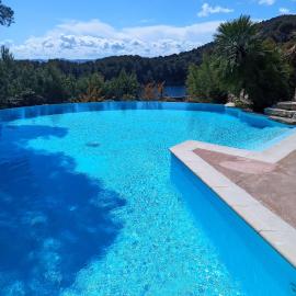 Appartement lumineux avec piscine, mer et lac