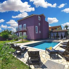 House 2019, Hotel in Frata