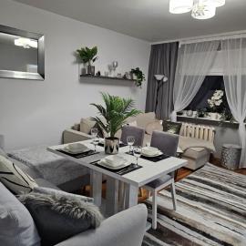 Lovely apartment in Zyrardow close to Suntago tago, hotel in Żyrardów