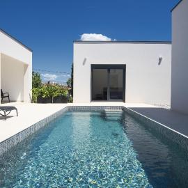 Villa Nauta - beautiful ground floor villa for 4 people with playground & sauna Pula, Hotel in Vintijan