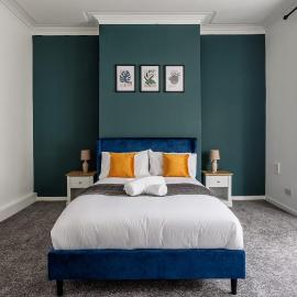 Perfect 2 BR home stay, 10 mins walk from the city