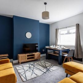 Enjoy 4 BR spacious home 7 mins from city, hotel in Darlington