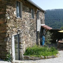Casa Escola Velha, hotel in Vale de Cameiro
