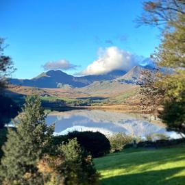 Plas y Brenin - National Outdoor Centre, hotel in Capel Curig