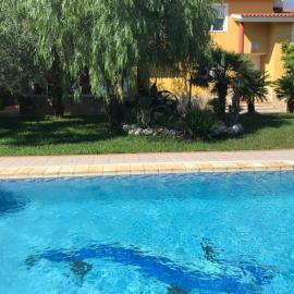 Chalet con gran jardin y piscina privada، فندق في بينييسكولا