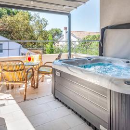 Apartment Artatore-2 by Interhome, hotelli kohteessa Mali Lošinj