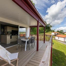 Oihana grand chalet de 2 à 6 pers, chambre parentale, 2 sdb, climatisé, piscine vue et calme à Hasparren-Pays Basque, hotel u gradu Asparan