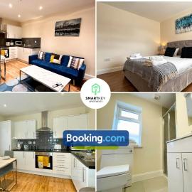 Stylish 1 bedroom flat with free parking, hotell i Woking