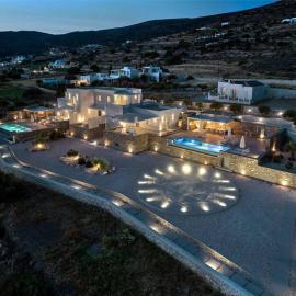 La Vitalite Luxury Villa in Paros, מלון בAngairiá