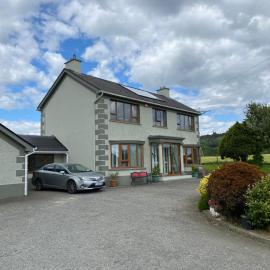 Carrigadaggen Lodge، فندق في Ballynagrallagh