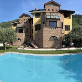 Villa C Luxury Estate, hotel in SantʼAntonio Abate