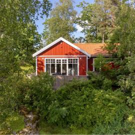 Lakeview spacious family home, hotel u gradu 'Trollhättan'