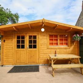 Log Cabin - Amber Glow, Hotel in Glastonbury